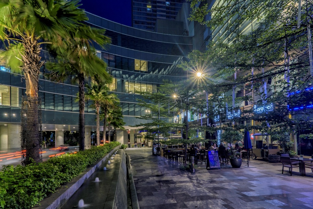 Streetscape at Shangri-La Plaza