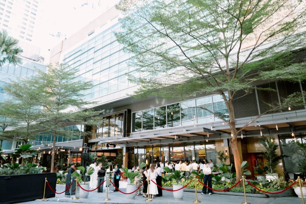 streetscape-shangri-la-plaza-new-restaurant-row